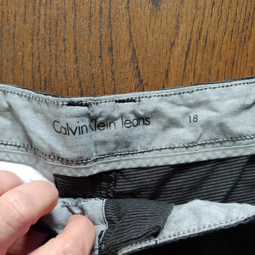 Calvin Klein Black and Gray Stripe Flat Front Shorts Size Boy's 18